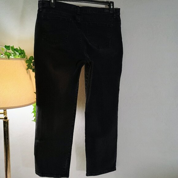 VGUC: Lee Sze 16 Short Faded Black Relaxed Fit Straight Leg Jeans - Picture 2 of 3